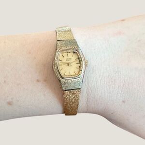 Vintage SEIKO Gold Tone Dainty Watch